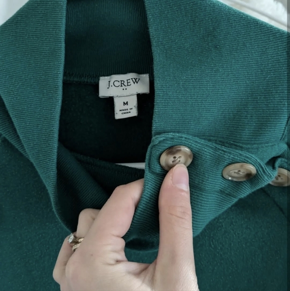 Chic Green Buttoned Turtleneck Sweater - Picture 7 of 7